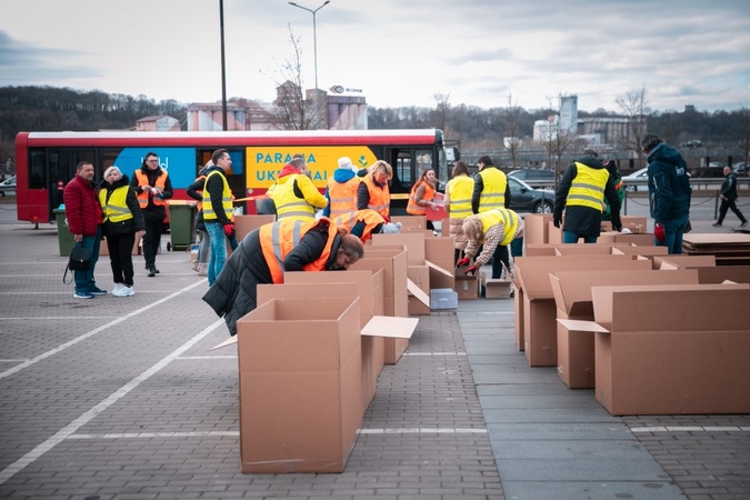 Kauniečių parama Ukrainai: iki lubų užkrauti autobusai ir iššluotos parduotuvių lentynos