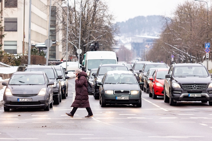 Kitąmet vardiniai automobilių numeriai kainuos brangiau