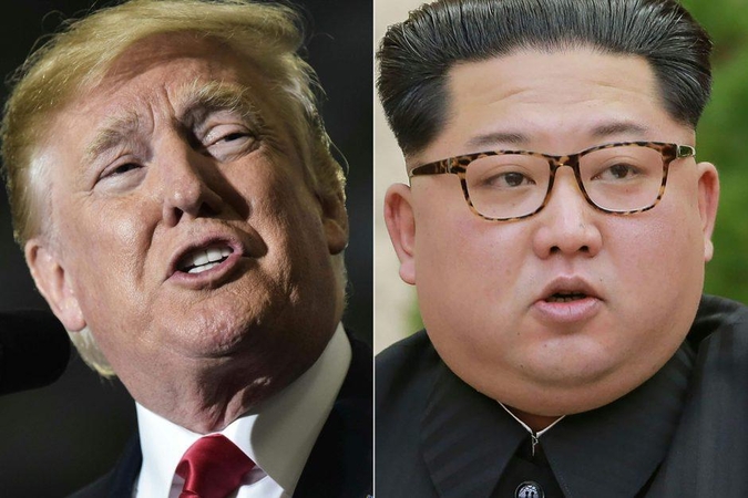 Kim Jong Unas (dešinėje) ir Donaldas Trumpas (kairėje)