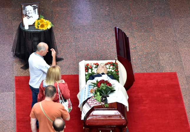 Ukrainoje amžino poilsio išlydimas nužudytas žurnalistas