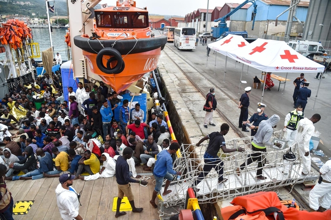 Italijos tarnybos baiminasi dėl galėjusių nuskęsti migrantų