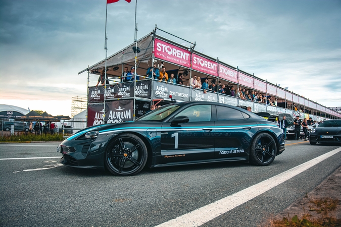 „Porsche Taycan Turbo S“ tapo greičiausiu elektromobiliu, įveikusiu 1006 km trasos ratą