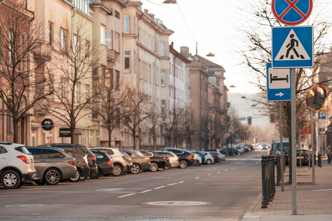 Automobilių apgultis centrinėse Kauno gatvėse verčia imtis pokyčių: miestas – ne stovėjimo aikštelė