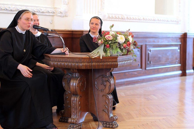 Seserys tiki Dievo ir žmonių gerumu