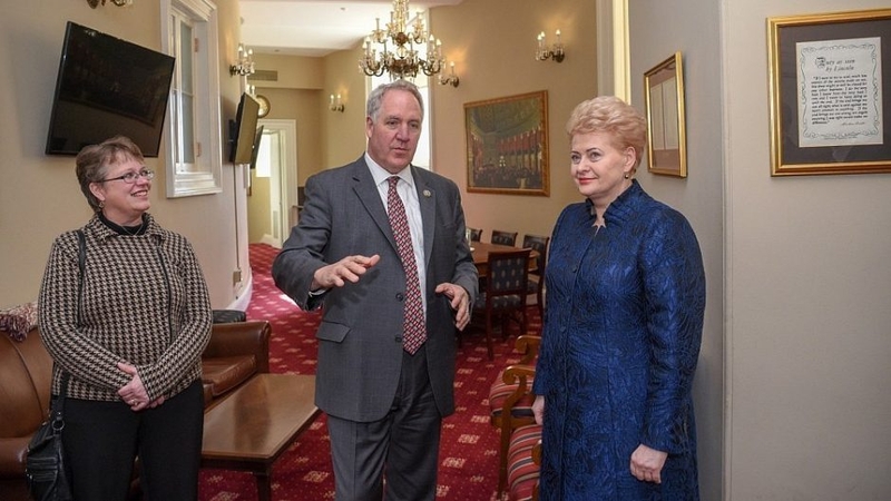 Johnas Shimkus (centre)