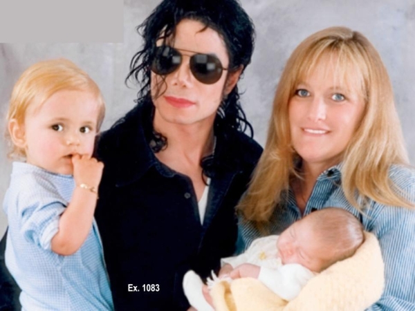 muzikos karalius Michael Jackson paskelbė, kad jis ir jo draugė Debbie Rowe laukiasi naujagimio