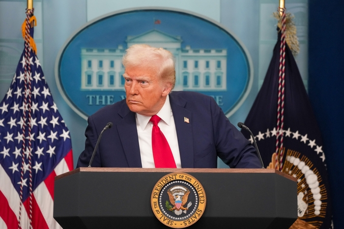Trumpas: JAV beveik nutraukė dalijimosi žvalgybos informacija su Ukraina įšaldymą 