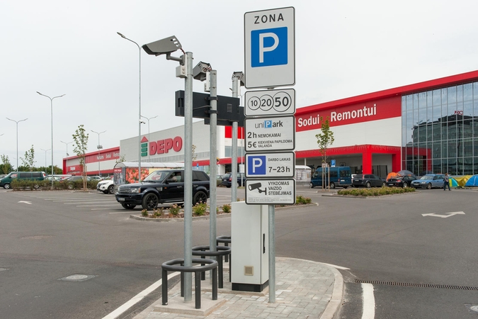 Vyrą apstulbino automobilių parkavimo prie „Depo“ tarifai: už valandą – po 5 eurus