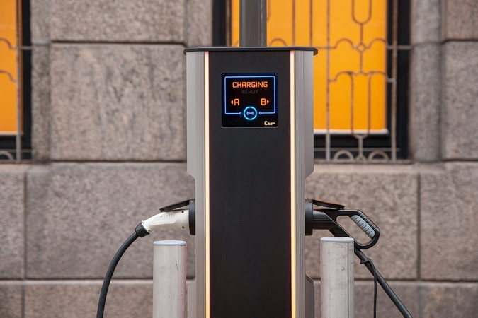 Kaunas dalinai finansuos elektromobilių aikštelių įrengimą daugiabučių kiemuose