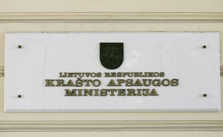 Prie vairo įkliuvo girtas Krašto apsaugos ministerijos darbuotojas