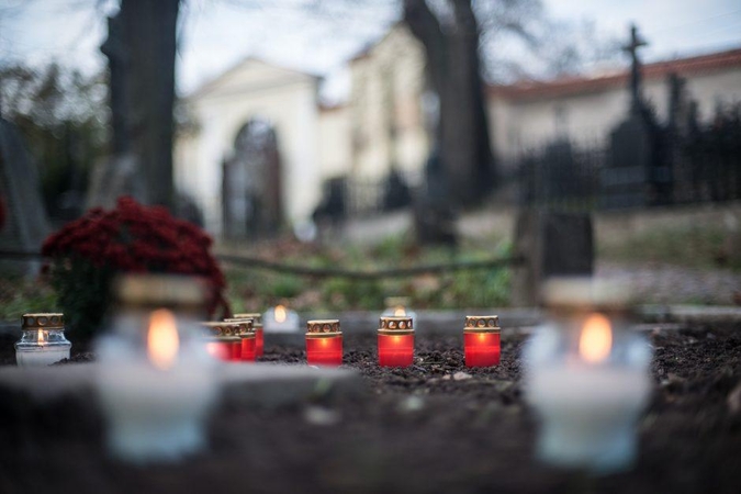 Šventinis savaitgalis keliuose: žuvo šeši žmonės, dar apie 100 sužeista