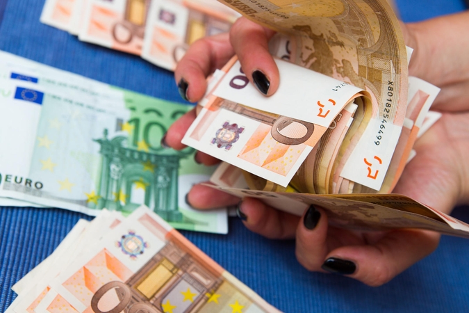 Iš panevėžietės rankinės pradingo 20 tūkst. eurų