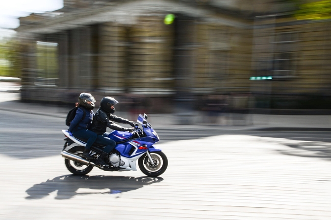 Pasvalio rajone apvirtus motociklui nukentėjo du žmonės