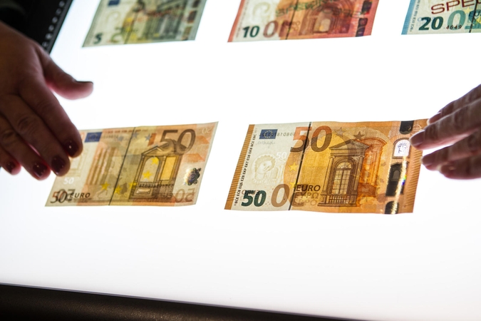 Europoje ketvirtadaliu sumažėjo padirbtų eurų