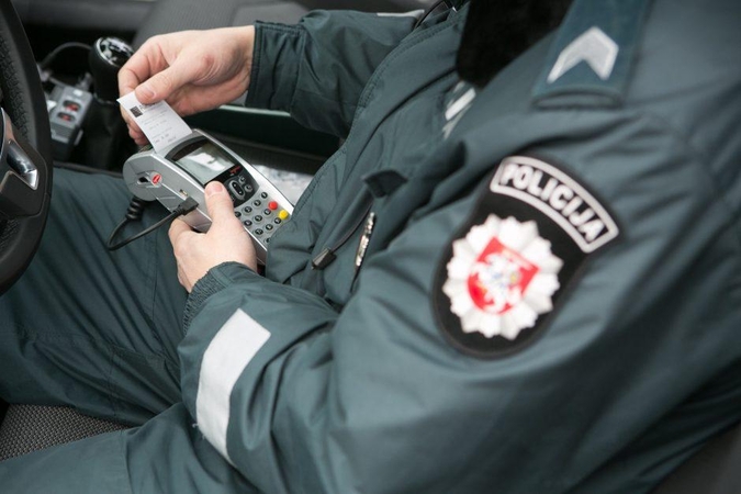 Telefonu prie vairo kalbėjęs varėniškis bandė susitarti už 20 eurų kyšį