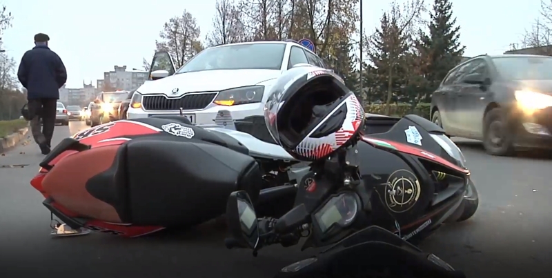 Per avariją Kaune nukentėjo 16-metis motorolerio vairuotojas