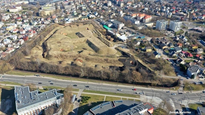 Kauno tvirtovės VII forto teritorijoje siautėjo ugnis