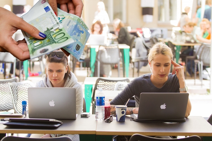 Iškreiptos miestų vadovų lenktynės dėl darbuotojų: tai toli nenuves