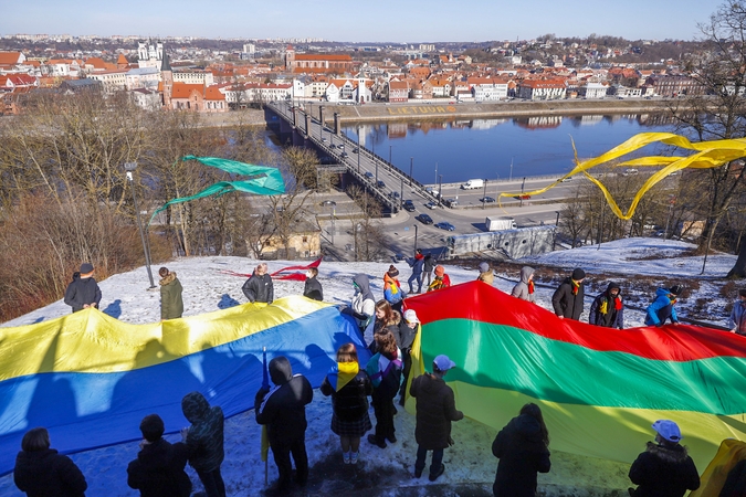 „Tautiška giesmė“ suskambo nuo miesto kalvų