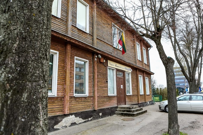 Buvęs avarinės būklės mokyklos pastatas Žaliakalnyje lauks naujų savininkų 