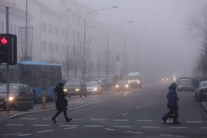 Važiuokite atsargiai – eismo sąlygas sunkina rūkas