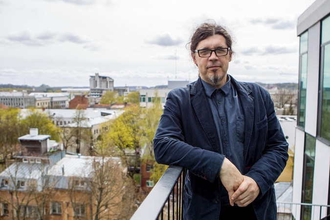 Grandinė: anot G.Mažeikio, spaudžiami propagandos, žmonės ima bijoti pažeisti taisykles, todėl ima tikėti tariama tiesa.