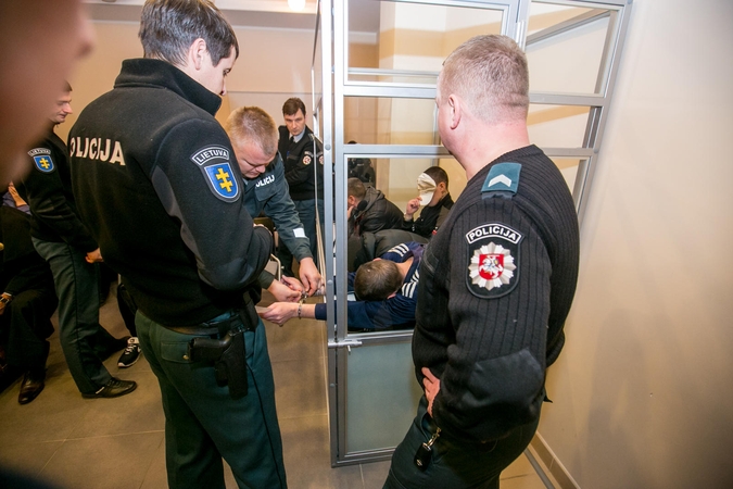 Kalėjimo teatras persikėlė į teismą