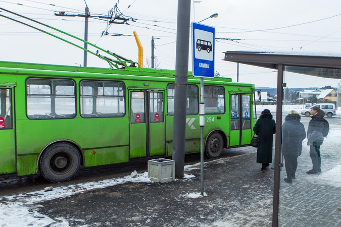 Atstumas: nuo šios Kaniūkų stotelės iki kitos tuo pačiu pavadinimu – apie 3 km.