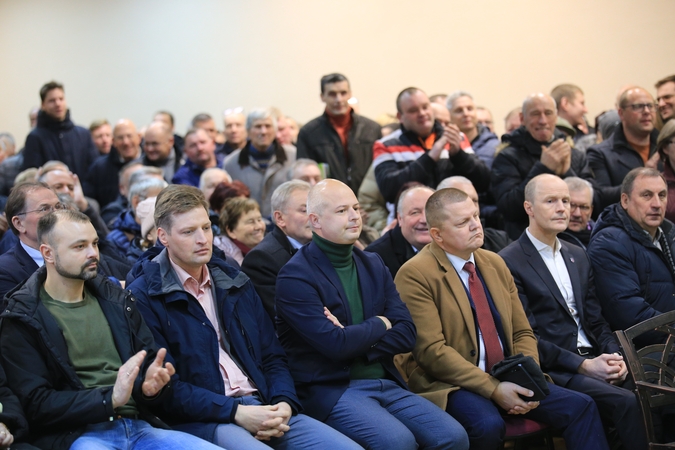 Bendravimas: susitikime su vietos gyventojais Suvalkijos nacionalinio parko steigimo planus pristatęs aplinkos apsaugos ministras S. Gentvilas išgirdo aštrių pastebėjimų.