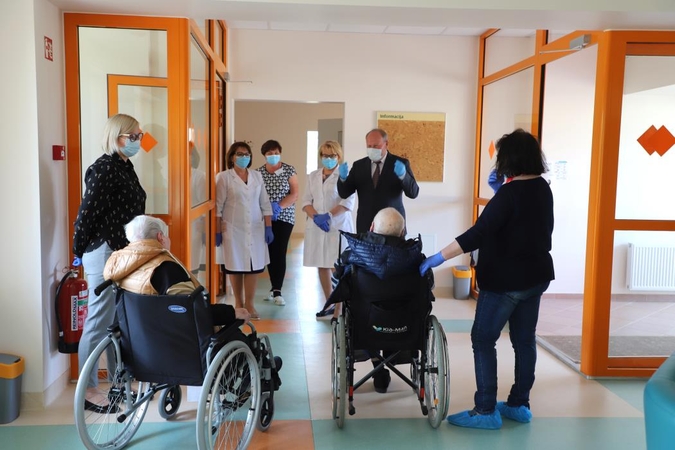 Naujuose senelių namuose Girininkuose įsikūrė pirmieji gyventojai