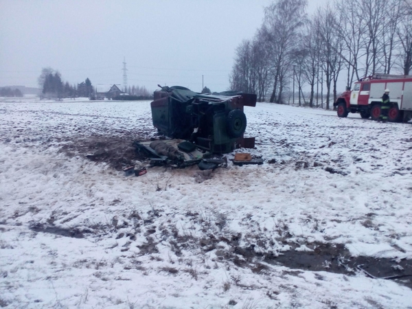 Alytaus rajone apvirto kariuomenės automobilis, yra sužalotų