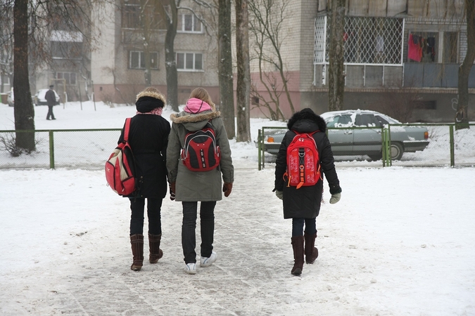 Svarsto mokinius dėl COVID-19 testuoti dažniau