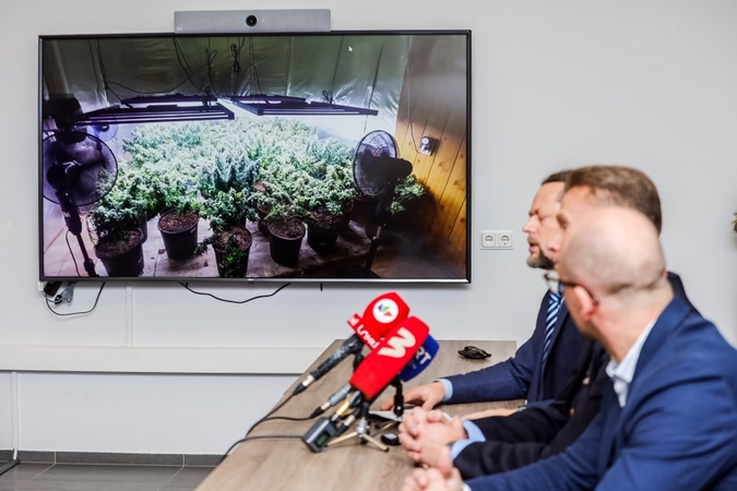 Išskirtinė sulaikymo operacija: demaskuojant rekordinį kanapių ūkį prireikė  „Aro“