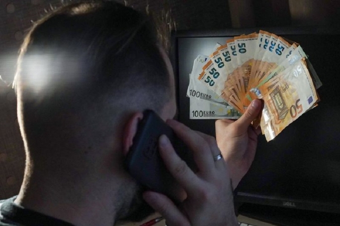 Apie sukčių išviliotus 118 tūkst. eurų moteris policijai pranešė po dviejų metų