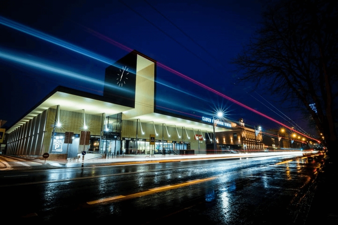 Kinas autobusų stotyje sulaukia vis daugiau dėmesio