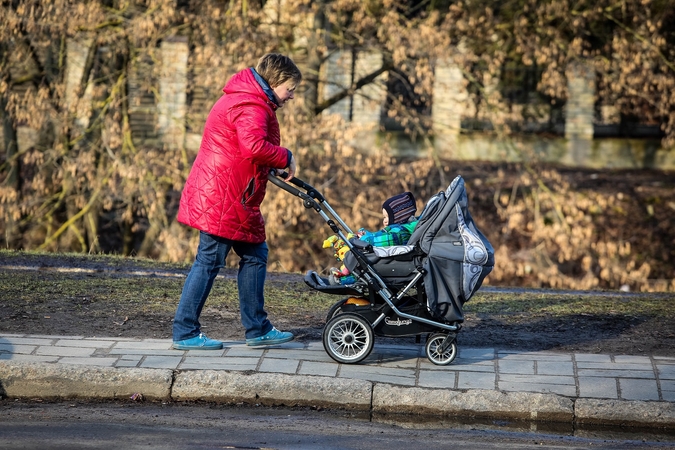 Lietuvių vaikus augins auklės iš užsienio?