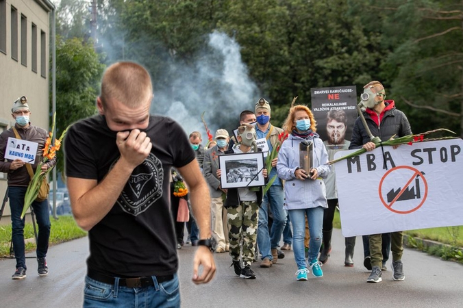 Baisios smarvės iškankinti Ramučių gyventojai prakalbo apie mįslingas jaunų žmonių mirtis