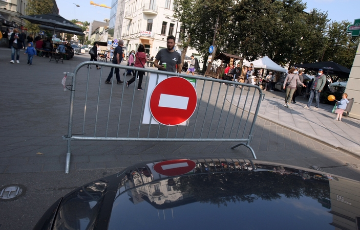 Laikinai uždaryta Maironio gatvės atkarpa piktina vairuotojus