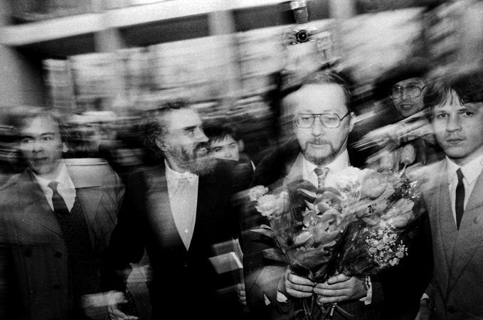 Lyderis: AT pirmininko rinkimuose triuškinančią pergalę pasiekė V.Landsbergis.