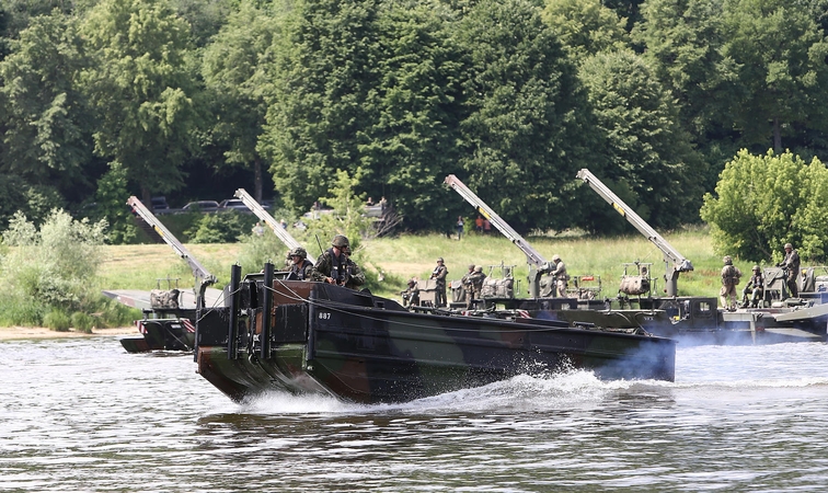 Neeilinė operacija Kauno rajone: NATO kariai persikėlė per Nemuną