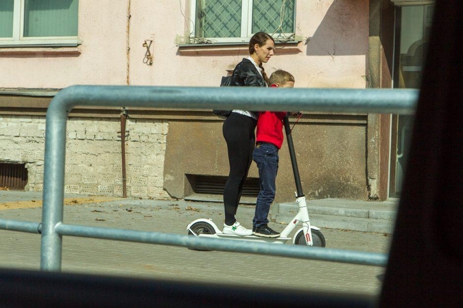 Ką reikia žinoti paspirtukų mylėtojams norint išvengti nelaimės?