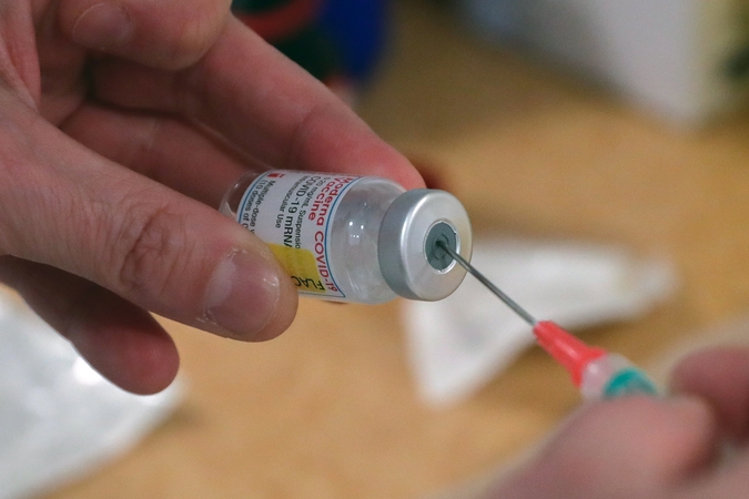 JAV tyrimas: po skiepo „Moderna“ vakcina sunkios alerginės reakcijos pasireiškia retai