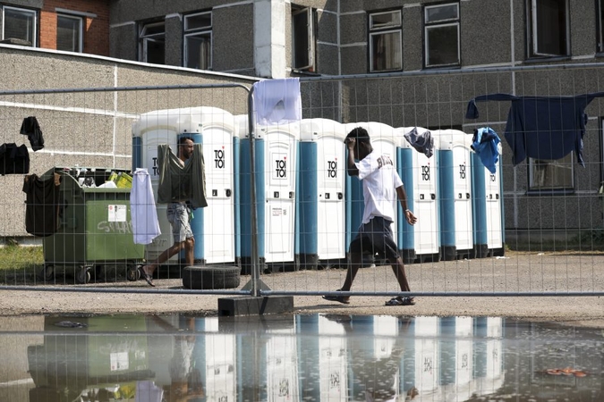 Migrantus maitinančioms moterims – šokiruojančios dovanėlės: termoinduose randa šlapimo ir išmatų
