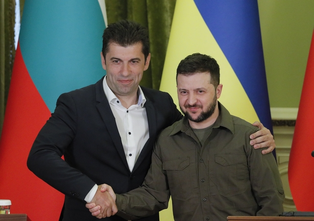 Kirilas Petkovas (kairėje) ir Volodymyras Zelenskis (dešinėje)