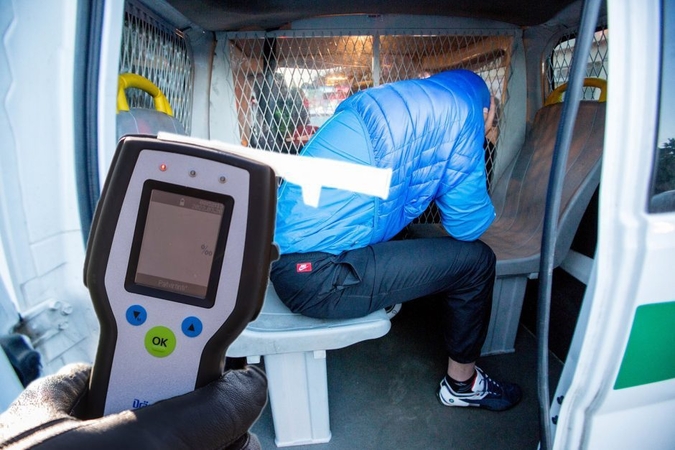 Kaune pričiuptas mirtinai girtas vairuotojas: kai negali paeiti, sėdi prie vairo?