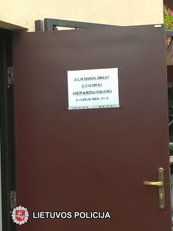 Užrašas ant durų neatbaidė parduoti alkoholio