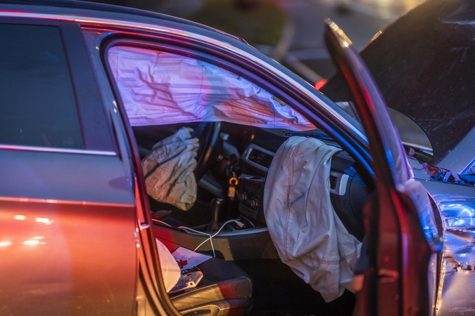 Šiaurės prospekte – girto vairuotojo šou: apgadino penkis svetimus automobilius