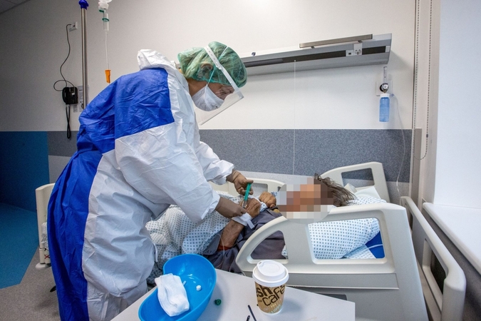 Ligoninėse gydomi 517 COVID-19 pacientų, 62 iš jų – reanimacijoje