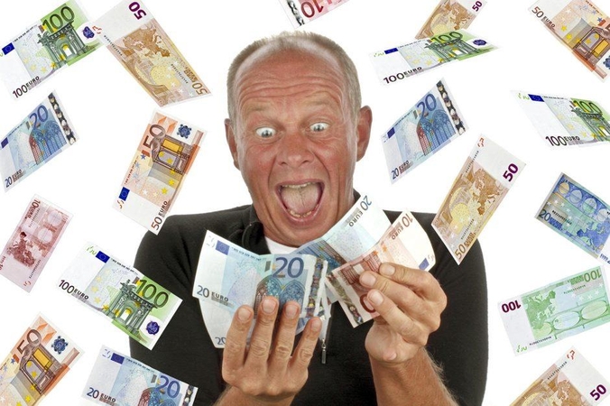 Ekonomistas: pasikeitus mokesčiams pinigais neims snigti