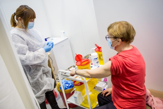 Praėjusią parą paskiepyta per 12 tūkst. žmonių